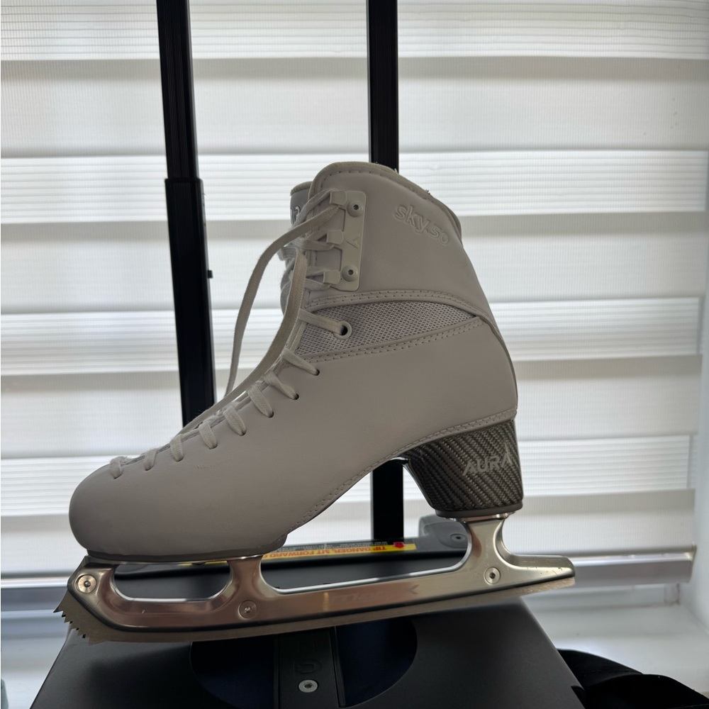 Aura Classic White Ice Skating Boots